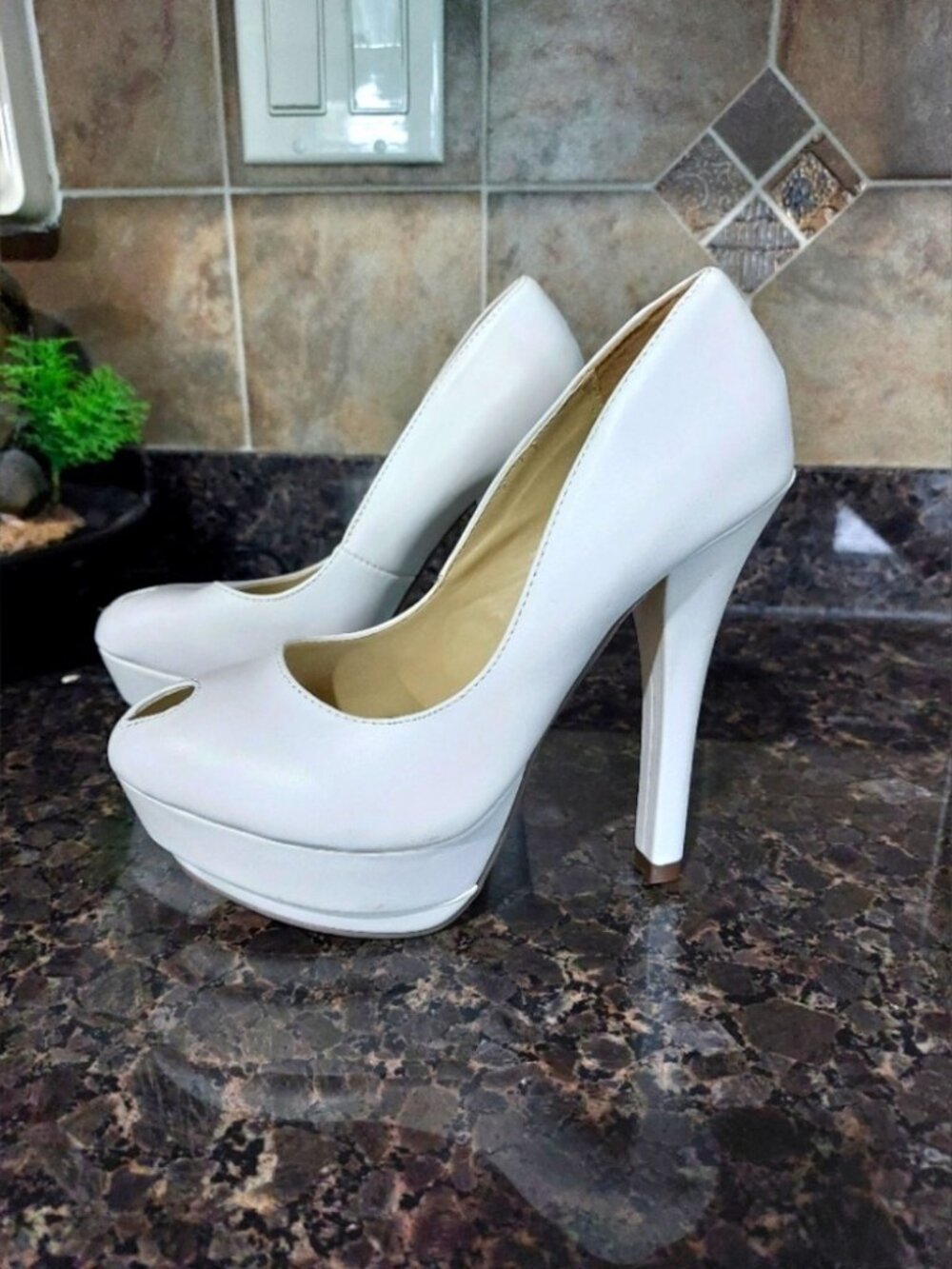 Michael Antonio White Pump Heels Womens 6 New